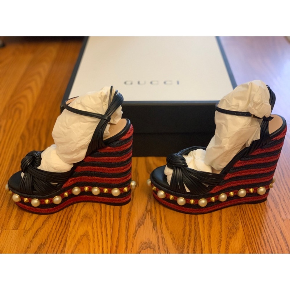 GUCCI Malaga Kid Pearl Knot Wedges, Size 34